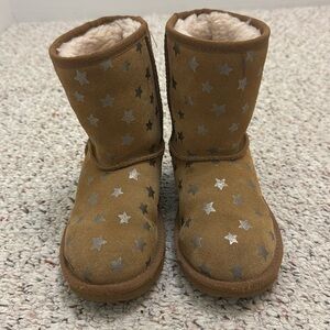 Kids Uggs size 1 chestnut brown tan with metallic stars